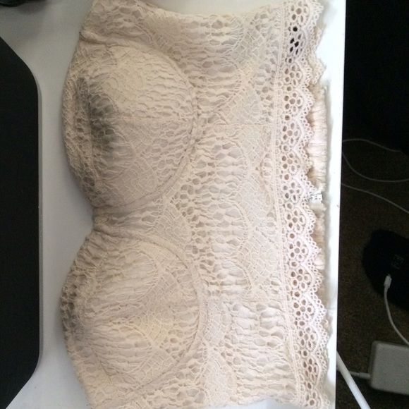 Lace sleeveless crop top