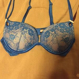 Gorgeous blue push up by V.S.!