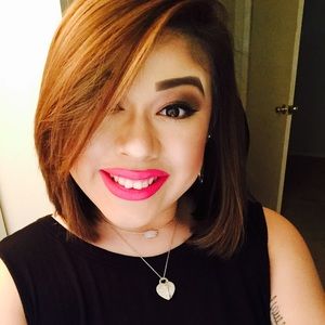 Meet your Posher, Desiree