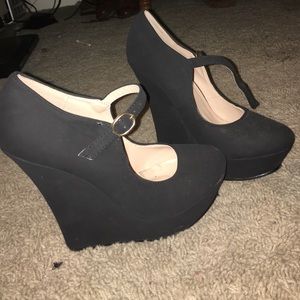 Black Heels Bought them and never used them .😕