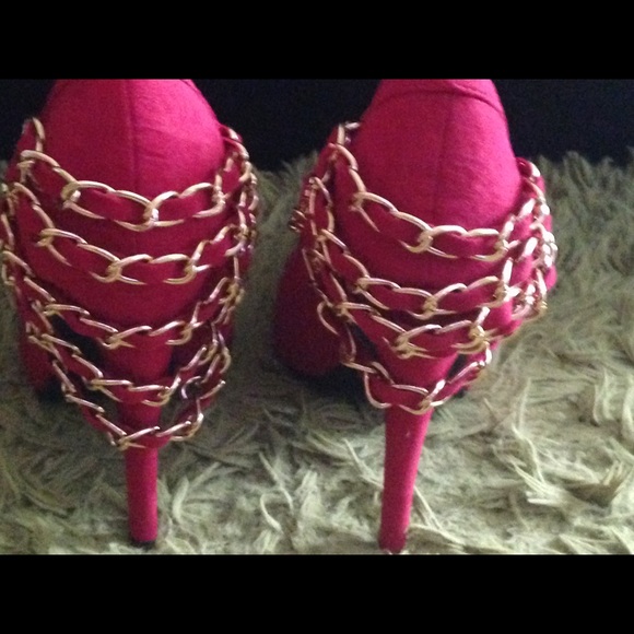 Red Suede pointed  heels - Picture 2 of 4