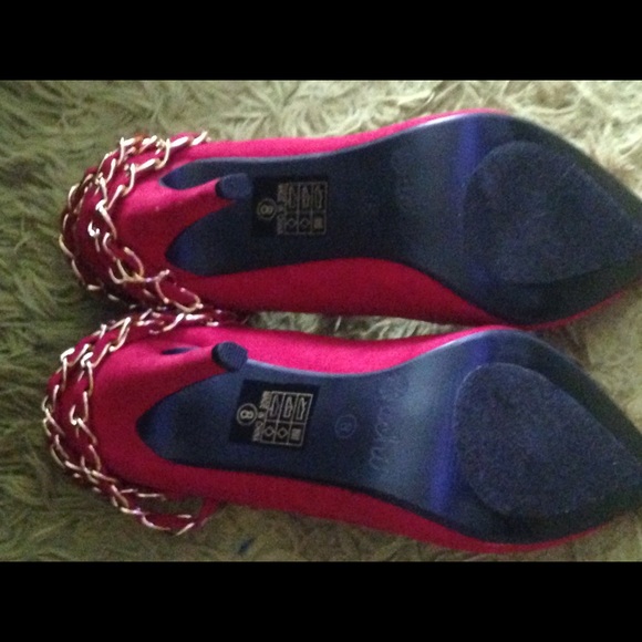 Red Suede pointed  heels - Picture 3 of 4