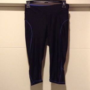 Black Cascade Sport capris