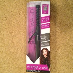 Spiral wand curling iron