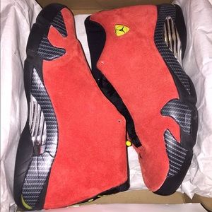 JORDAN RETRO 14 FERRARI (8.5 mens) LIMITED EDITION