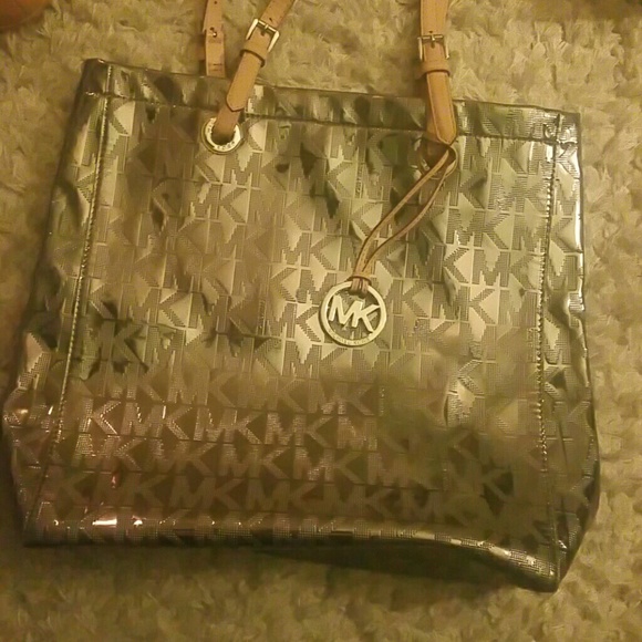❌❌❌SOLD❌❌❌Michael Kors chrome/metallic purse