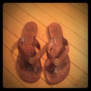 Tory Burch Thora Tumbled Leather flats in Tan