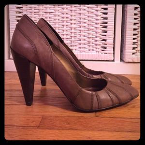 Pura Lopez Taupe Pumps