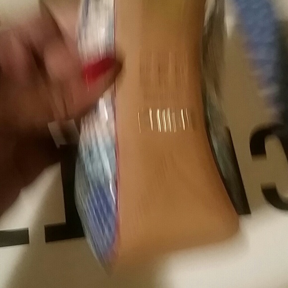 NEVER WORN SHULTZ SNAKE PUMPS - Picture 2 of 3