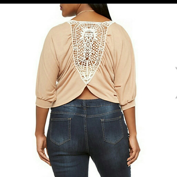 WILL BE GONE 1/23๐Beautiful crochet top NWT๐ - Picture 2 of 2