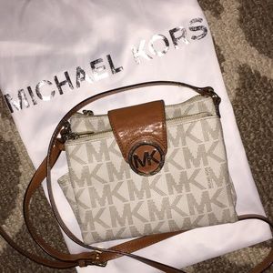 Authentic Michael Kors Fulton cross body vanilla