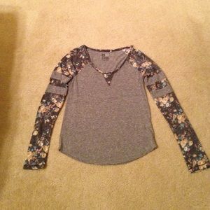 PacSun long sleeved grey floral tee