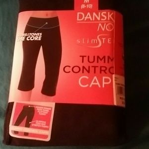 Danskin Control Top Capri