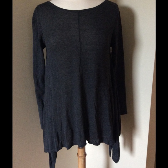 Belldini Tops - ⬇️REDUCED⬇️Beautiful Lightweight Sweater