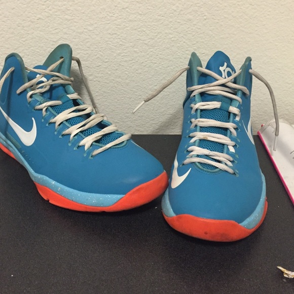 KD's size 7y - Picture 2 of 3