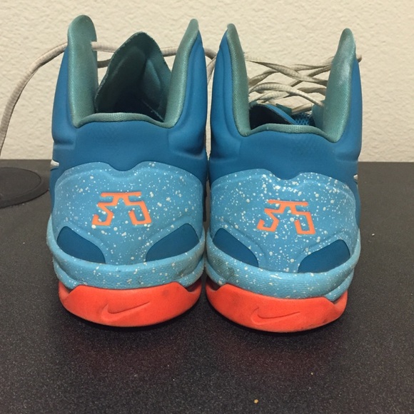 KD's size 7y - Picture 3 of 3