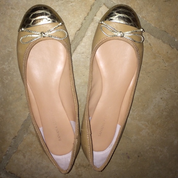 Banna republic tan flats