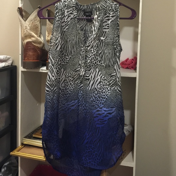 Sleeve less blouse