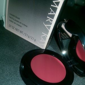 Creme blush