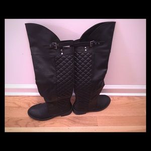 Knee high boots in black