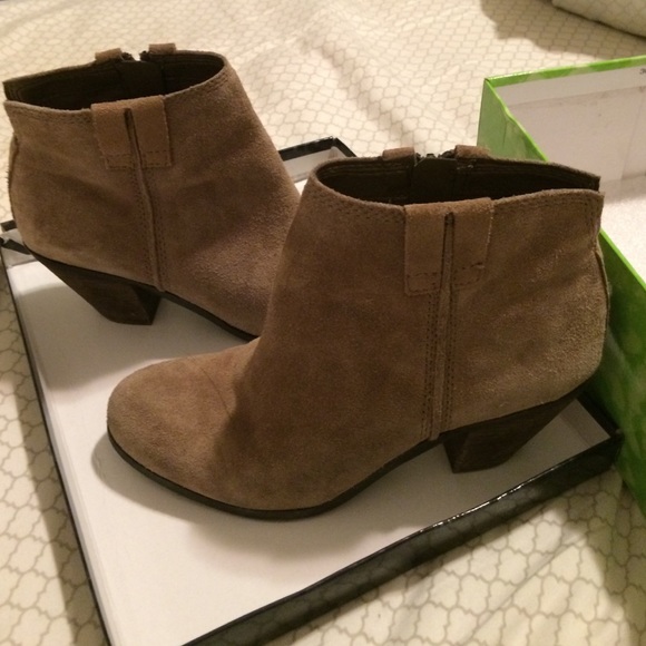 Sam Edelman Laredo Tan Suede Booties