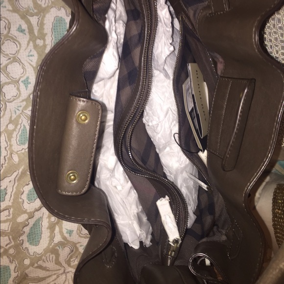 🎉SALE🎉BRAND NEW BURBERRY QUILTED HOBO!😍 - Picture 4 of 5