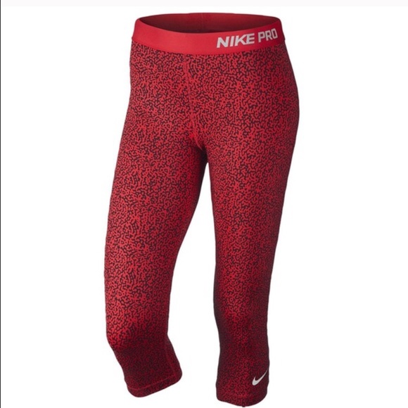 Nike Pro Red Mezzo Capri Leggings