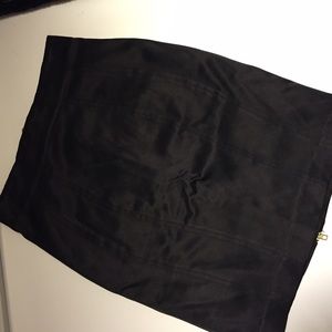 Black H&M pencil skirt with a gold zipper
