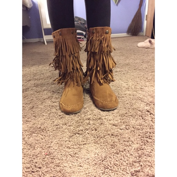 Super adorable brand new Mudd Fringe Boots!