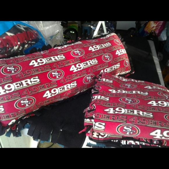 Blanket and body pilloe