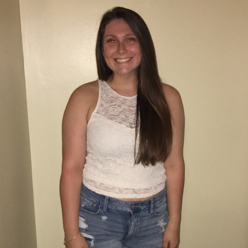 Meet your Posher, Larissa