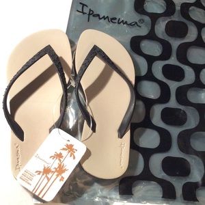 ✨FREE Gift✨ with any purchase above $50.00!!!!