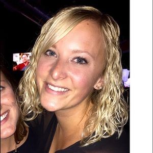 Meet your Posher, Becca