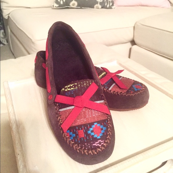 UGG Shoes - UGG Australia, Belle moccasin, size 6