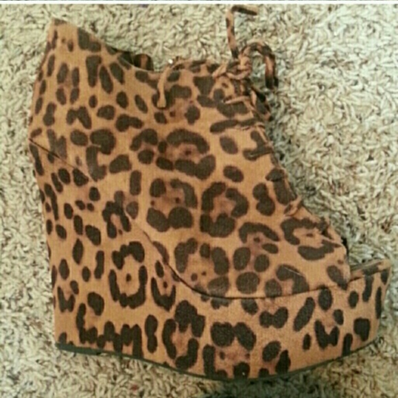 Cheetah print wedges - Picture 2 of 3
