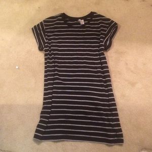 Black and gray tshirt dress.