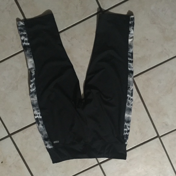 Capri yoga pants