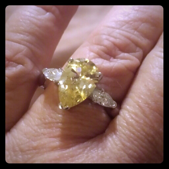 Jewelry - Pear Shape Canary Diamond CZ Ring Size 8