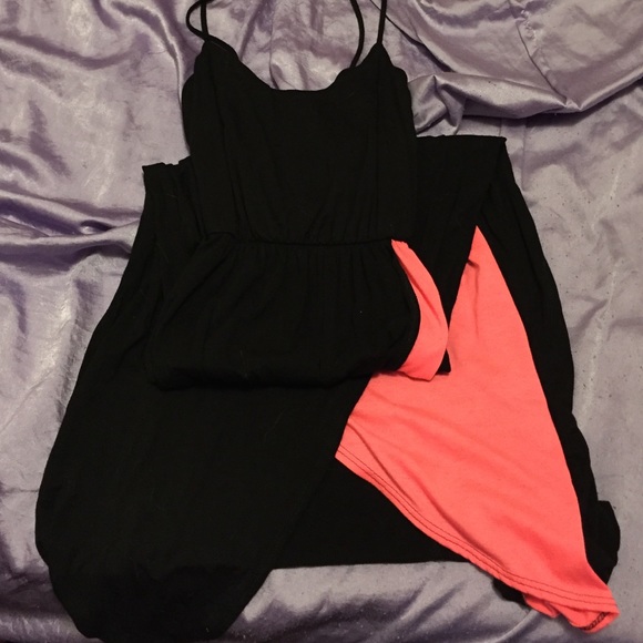 Very Gently used long maxi dress . Very pretty!