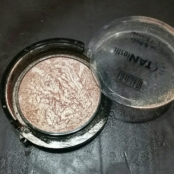 Face and Body Baked bronzer