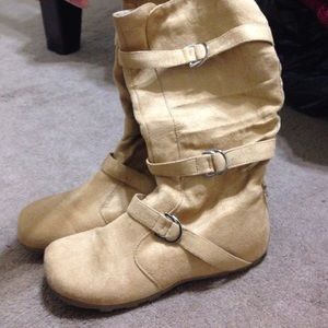 Beige brown boots