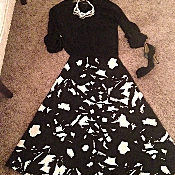 Banana Republic Dresses & Skirts - Banana Republic stunning full midi skirt!