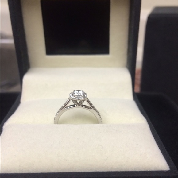 Engagement ring - Picture 2 of 3