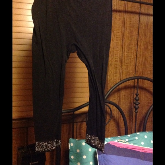 Stretchy plus size leggings / tights.
