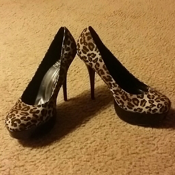 Shoes - UN sensored Leopard heels
