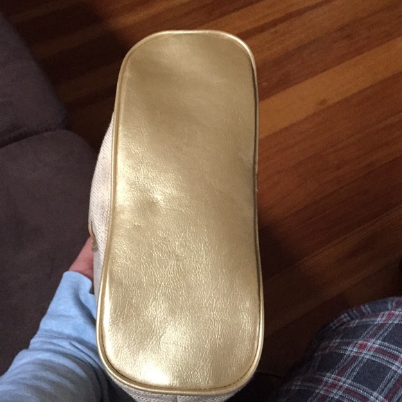 Gold color Amanda Smith tote. - Picture 4 of 4