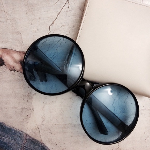 Urban Outfitters Accessories - 🦄 Blue Lens🦄  Black Circle Frame Sunglasses