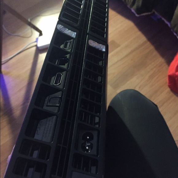 PS4, games included - Picture 4 of 4