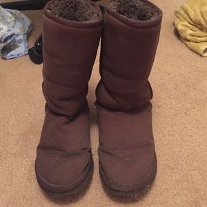 Uggs, brown, size 5 wide will fit a size 6 foot