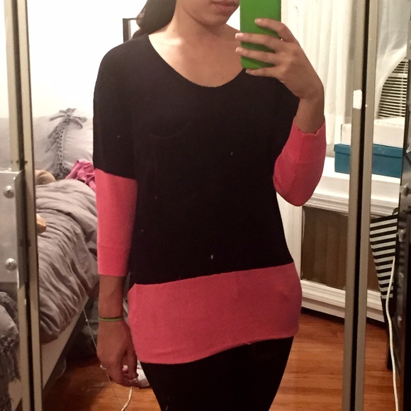 Volcom Sweaters - ❌ SOLD - Colorblock sweater (hot pink and black) Volcom Sweaters - ❌ SOLD - Colorblock sweater (hot pink and black)
